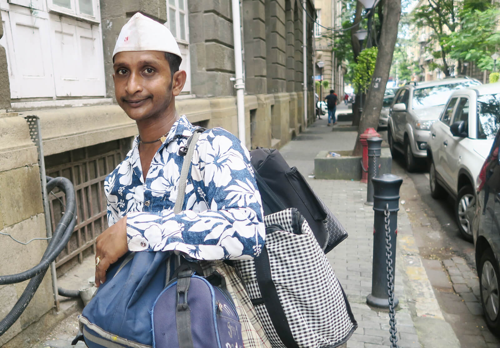 Shankar Dhumal, Speisen-Zusteller in Mumbai unterwegs mit seinen Liefertaschen