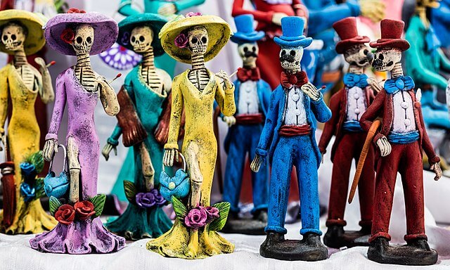 Kleine mexikanische Dia de los Muertes Figuren