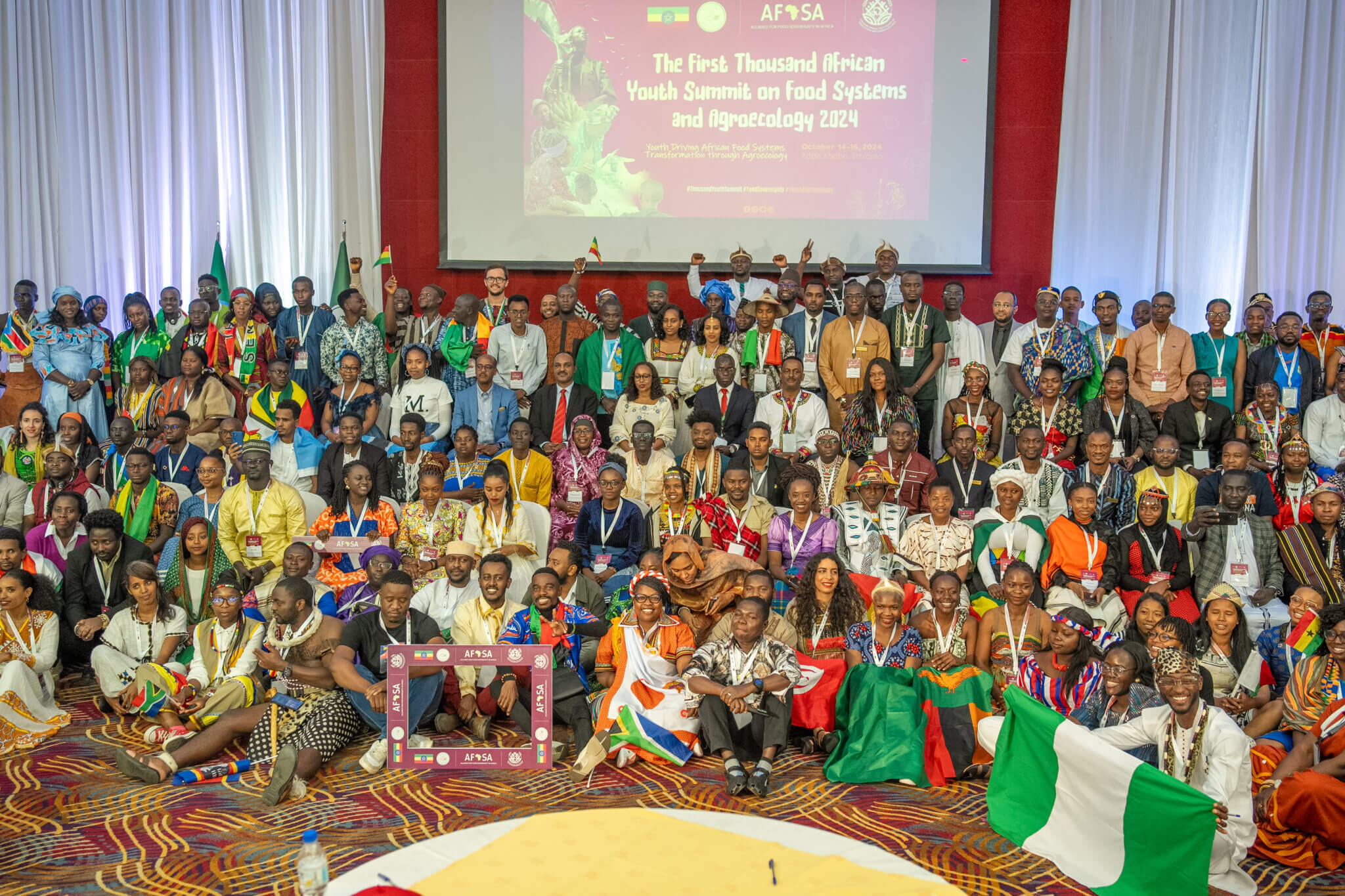 Gruppenbild der Teilnehmenden des ersten African Youth Summit on Food Systems and Agroecology